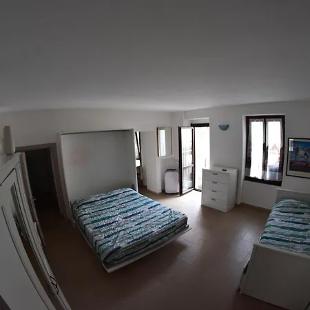 Aurora House. Apartman Abbadia Lariana